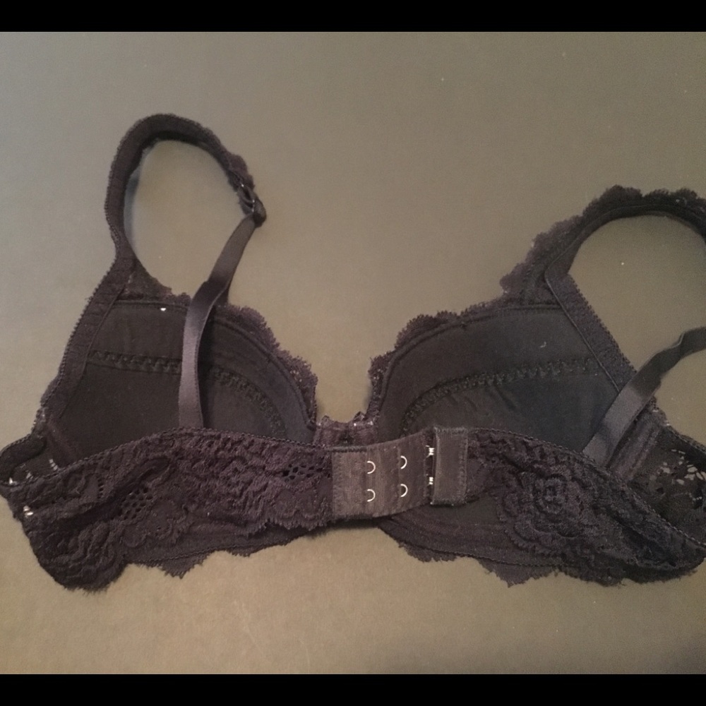 BLACK LACE BRA - Picture 3 of 3